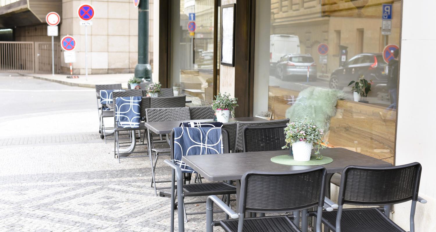 Outdoor seating in a quiet part of the Prague tourist center offers 36 seats from 8 a.m. to evening.